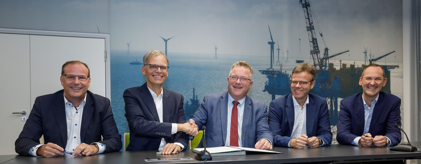 Hitachi Energy and TenneT signing aggreement 