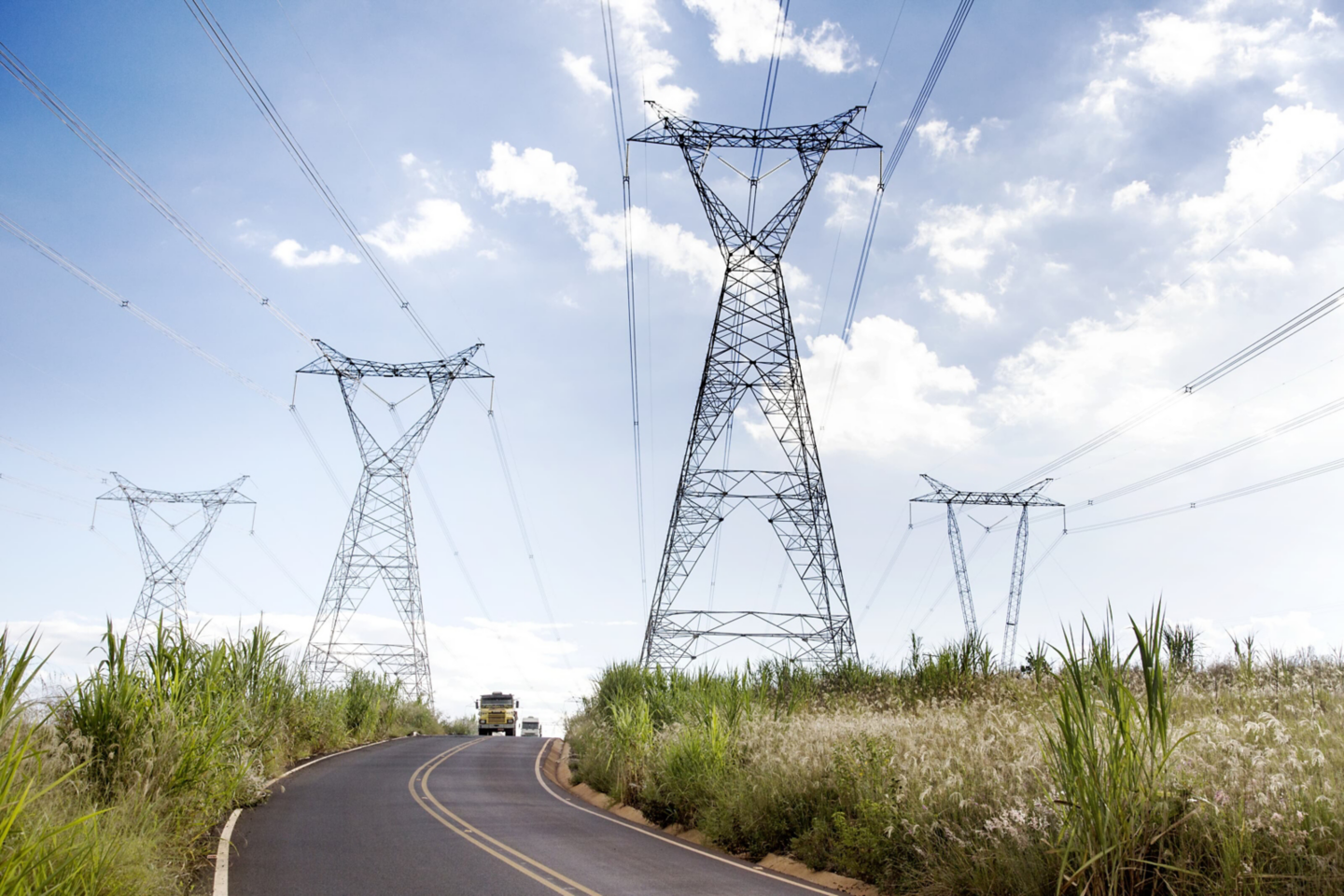 Hitachi Energy HVDC - Power lines