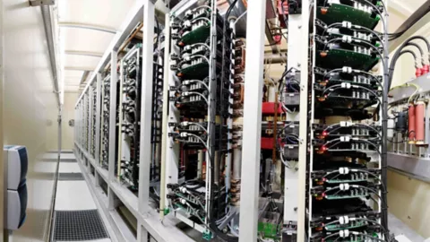 水力発電所向け静止型周波数変換器 | 日立エナジー